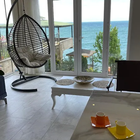 My White Residance Apartment *